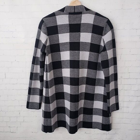 Talbots Merino Wool Plaid Check Cardigan Sweater Size M Gray Black *Tiny Flaw* - Picture 5 of 7